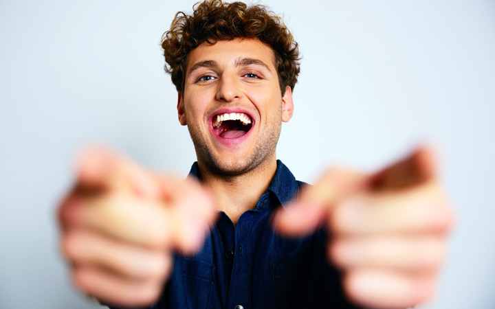 چگونه شاد باشیم