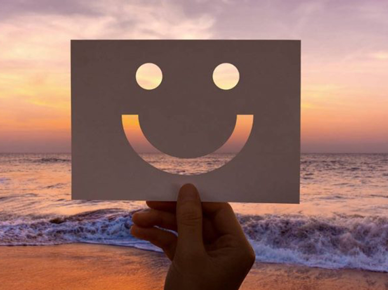 با لبخند وارد شوید