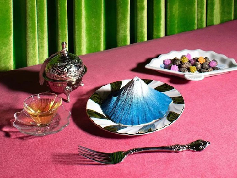 سرو کوه های معروف در کافی شاپ