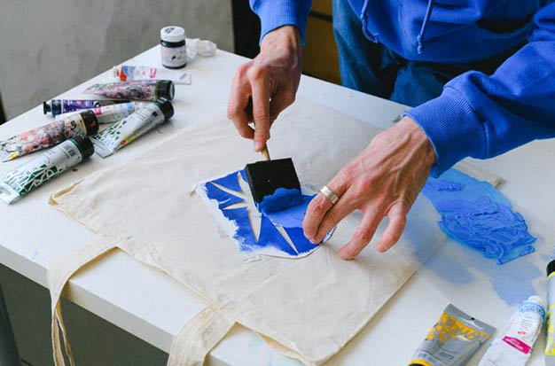 طرح زدن روی لباس یا تغییر رنگش