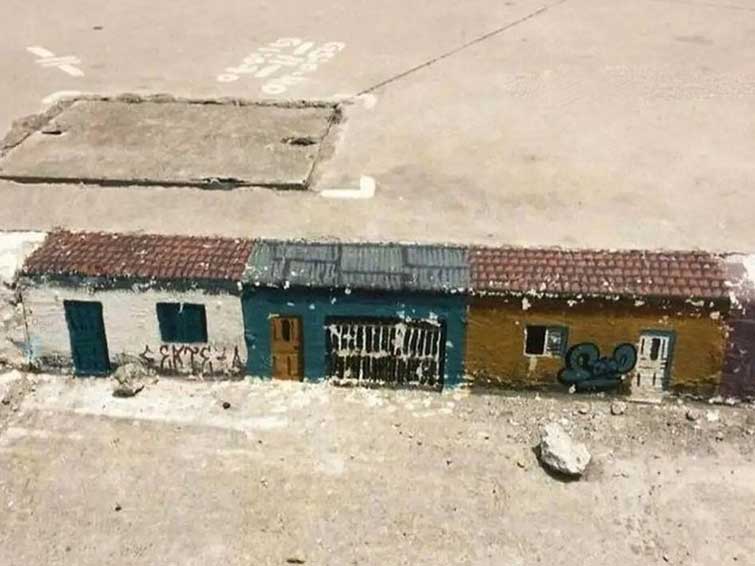 نقاشی جدول کنار خیابان